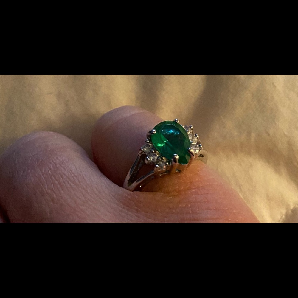 Emerald silver .925 stamped ring